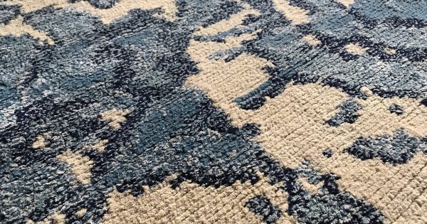 A sample of Nepali-Tibetan weaving crafted by Silk Road Rug Industries utilizing the time honoured 'Wangden' technique indigenous to the like-named valley in Tibet, China. Historically prized by for its uniqueness the technique has yet to attract widespread attraction amongst modern carpet makers. | Photograph by The Ruggist.